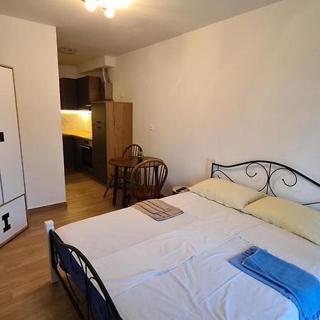 Mila Holiday Apartments Porec Esterno foto