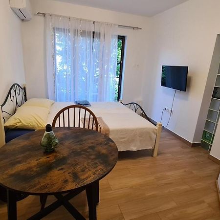 Mila Holiday Apartments Porec Esterno foto