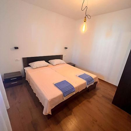Mila Holiday Apartments Porec Esterno foto