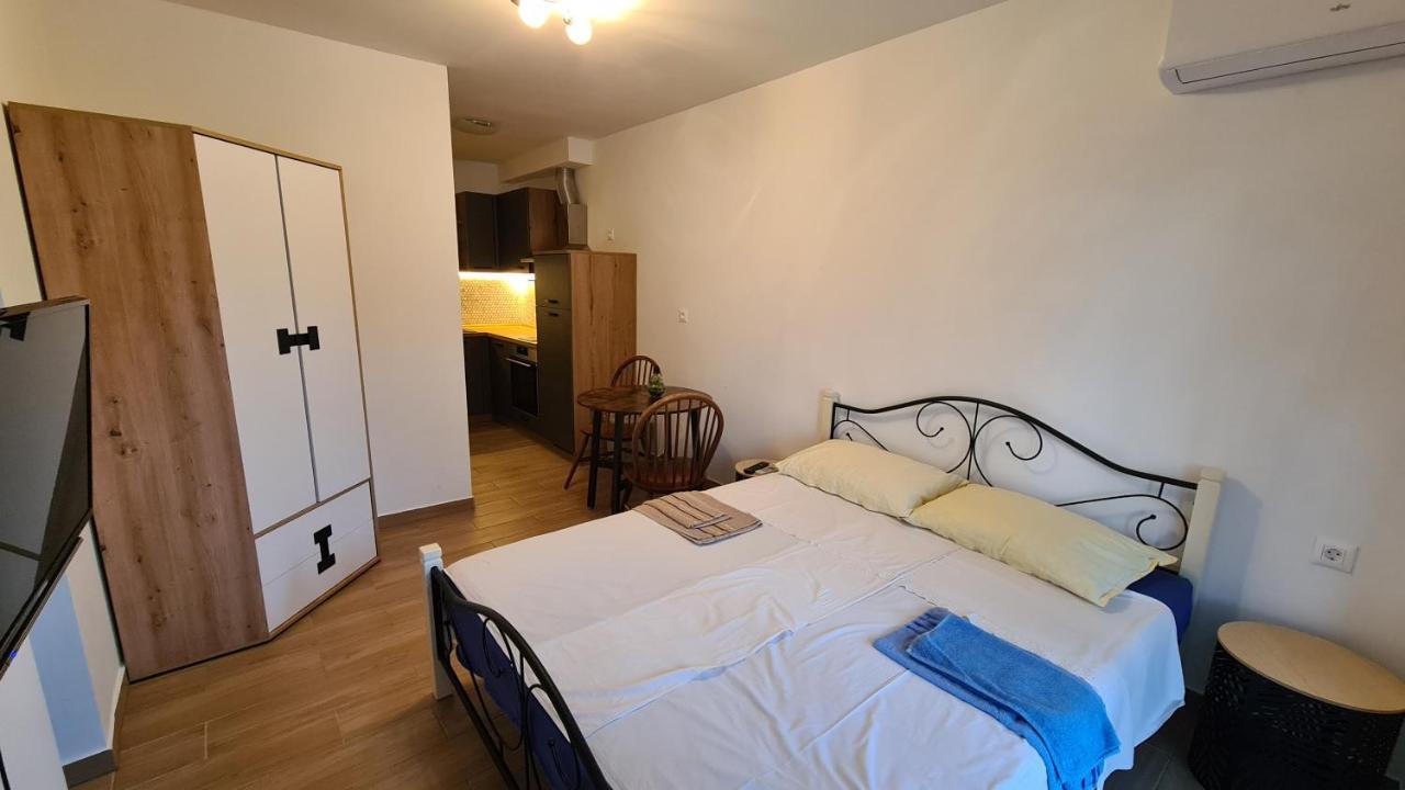 Mila Holiday Apartments Porec Esterno foto
